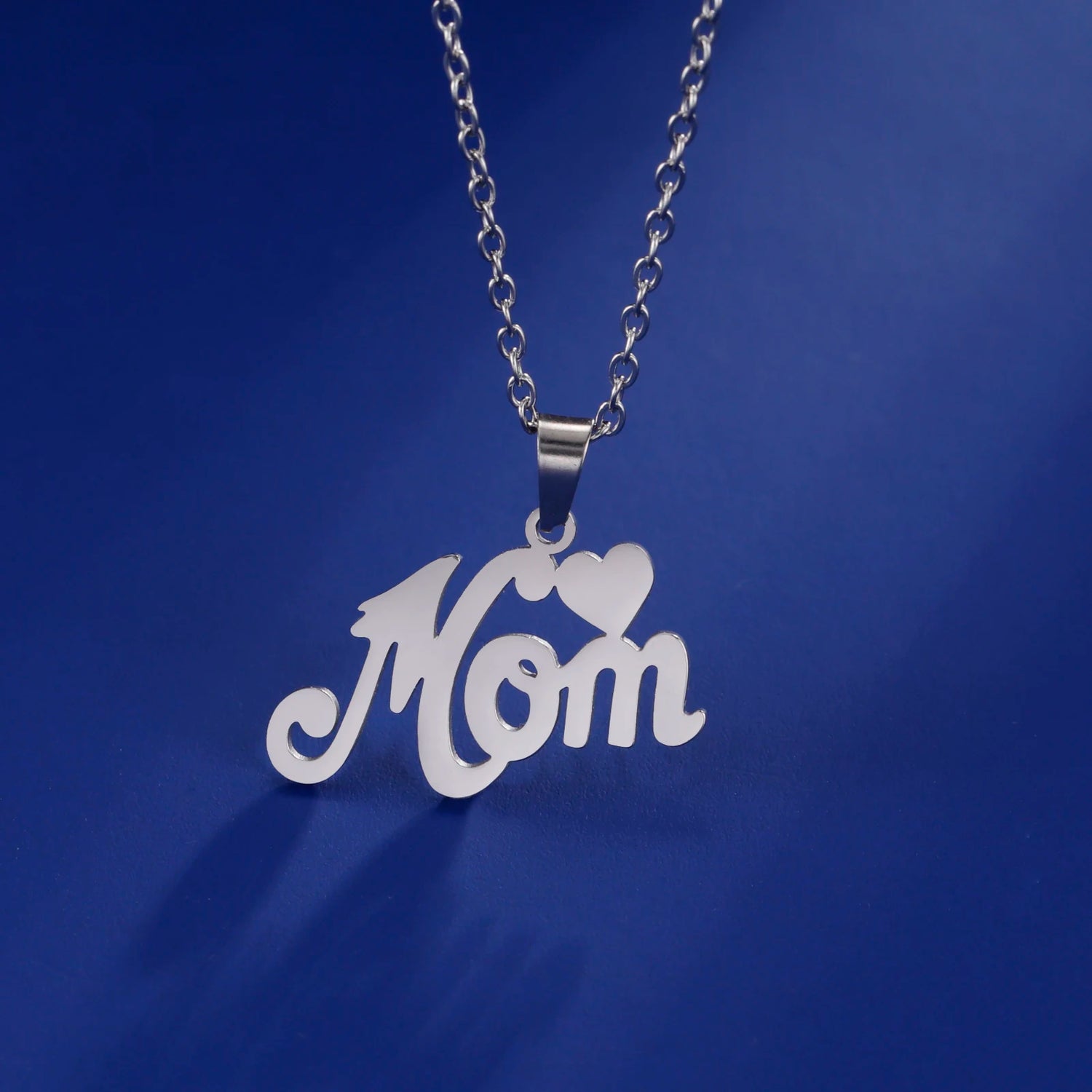 Letter Mom Heart Pendant Necklacer Stainless Steel Link Chain Romantic Style Fashion Holiday Jewelry Gifts New Products