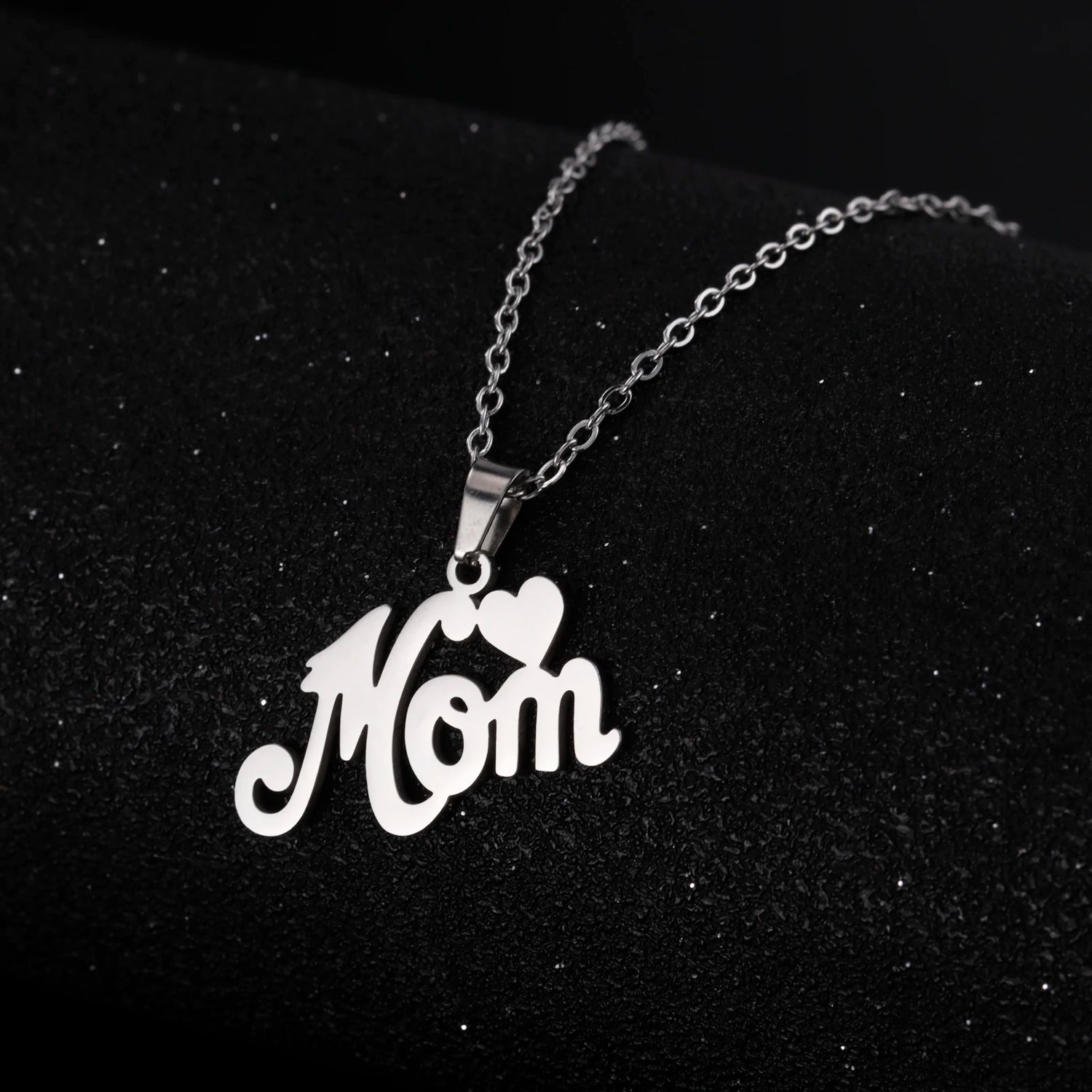 Letter Mom Heart Pendant Necklacer Stainless Steel Link Chain Romantic Style Fashion Holiday Jewelry Gifts New Products